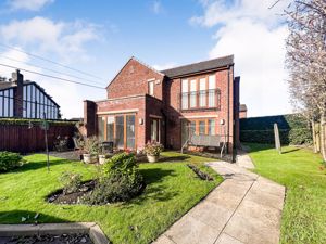 Side elevation- click for photo gallery